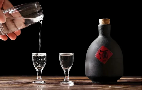 低度白酒就是加水降度？汾酒加碼38度以下產品，打破誤解