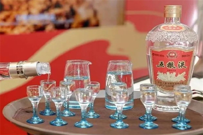 瀘冠白酒 匠心傳承，品味純粹